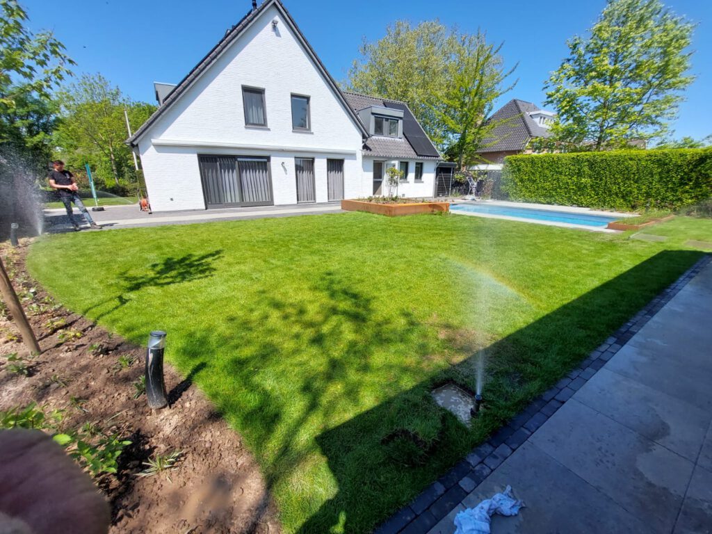 Tuin gerenoveerd Nijssen grondverzet